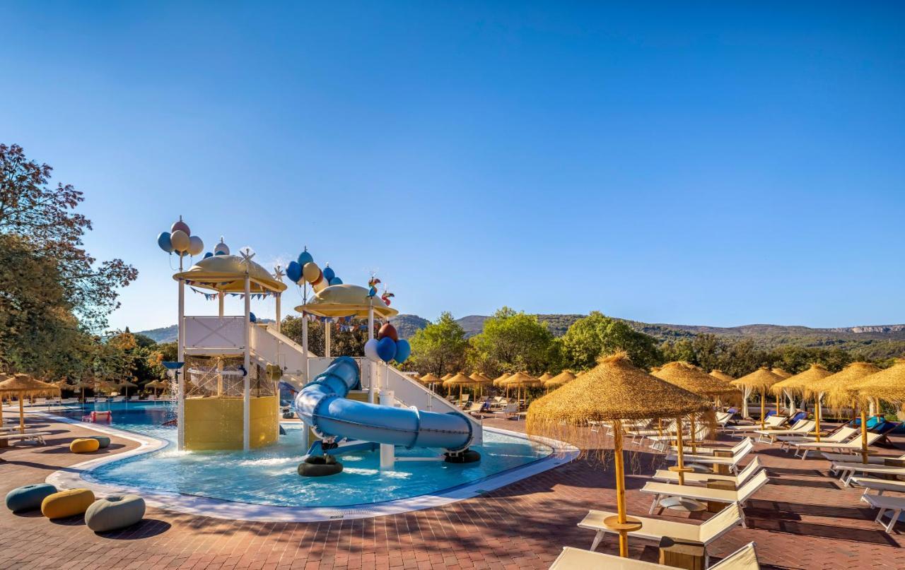 Valamar Amicor Resort Stari Grad  Luaran gambar